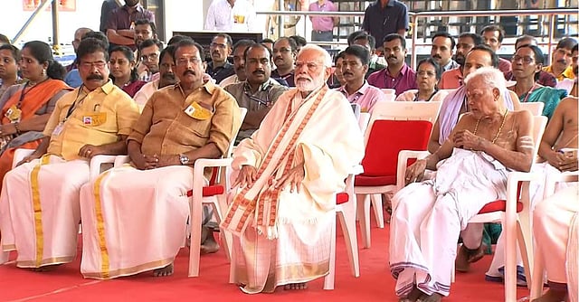 മോദി വേദാർച്ചനയിൽ പങ്കെടുക്കുന്നു/ വിഡീയോ ദൃശ്യത്തിൽ നിന്ന്