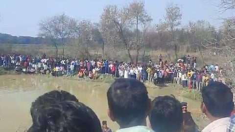 ഉത്തര്‍പ്രദേശില്‍ ട്രാക്ടര്‍ ട്രോളി മറിഞ്ഞ് സ്ത്രീകളും കുട്ടികളും ഉള്‍പ്പെടെ 15 പേര്‍ മരിച്ചു