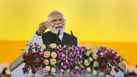 ഗുജറാത്തിലെ നവസാരിയില്‍ വിവിധ പദ്ധതികളുടെ ഉദ്ഘാടനം നിര്‍വഹിച്ച ശേഷം ജനങ്ങളെ അഭിസംബോധന ചെയ്യുന്ന പ്രധാനമന്ത്രി
