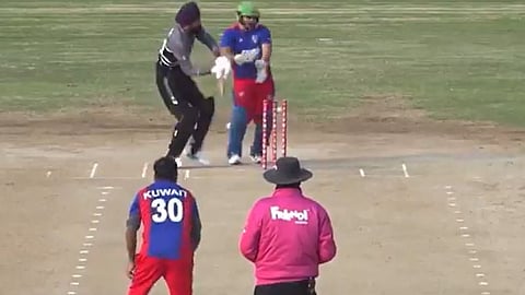 ബാറ്റര്‍ ഔട്ടാകുന്നു