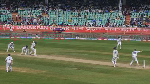 ഇന്ത്യ- ഇംഗ്ലണ്ട് ടെസ്റ്റില്‍ നിന്ന്