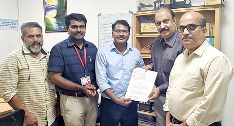 കൊച്ചി കപ്പല്‍ശാല സിഎസ്ആറിന്‍റെ ഭാഗമായി മെഡിക്കല്‍ ഉപകരണങ്ങള്‍ നല്‍കുന്നതിന് എപി വര്‍ക്കി മിഷന്‍ ആശുപത്രിയുമായി കരാറില്‍ ഒപ്പുവച്ചപ്പോള്‍