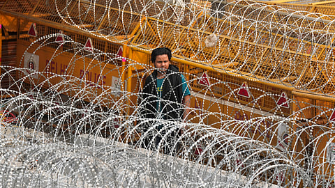 കര്‍ഷക സമരം നേരിടാന്‍ ഉയര്‍ത്തിയ ബാരിക്കേഡുകള്‍