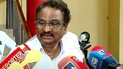 എകെ ബാലൻ മാധ്യമങ്ങളെ കാണുന്നു/ഫയല്‍