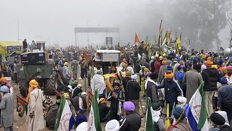 പഞ്ചാബ് ഹരിയാന ബോര്‍ഡറായ ശംഭുവില്‍ പ്രതിഷേധിക്കുന്ന കര്‍ഷകര്‍ 
