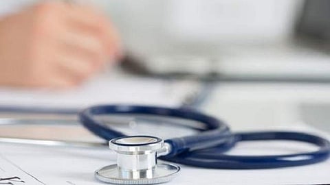 വീഡിയോ കോളിലൂടെ കണ്‍സള്‍ട്ടേഷന്‍ നടത്തുന്നതിനിടെയാണ് സംഭവം