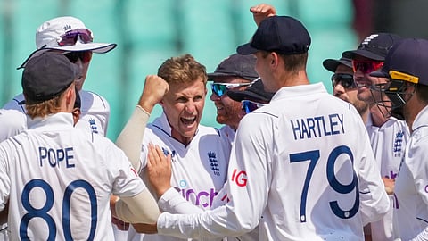 രോഹിത് ശര്‍മയുടെ വിക്കറ്റെടുത്ത ജോ റൂട്ട് സഹ താരങ്ങള്‍ക്കൊപ്പം ആഘോഷത്തില്‍