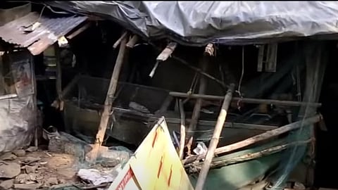 തുമ്പൂര്‍മുഴിയില്‍ കാട്ടാനക്കൂട്ടം ചായക്കട തകര്‍ത്ത നിലയില്‍