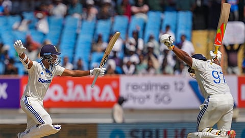 ഇരട്ട സെഞ്ച്വറി നേടിയ യശസ്വി, സര്‍ഫാറാസിനൊപ്പം ആഘോഷത്തില്‍