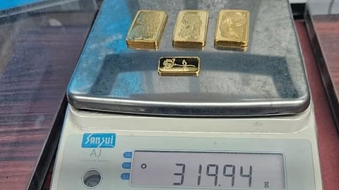 അടിവസ്ത്രത്തിലും സോക്‌സിലും ഒളിപ്പിച്ച നിലയില്‍ സ്വര്‍ണം; തിരുവനന്തപുരം വിമാനത്താവളത്തില്‍ രണ്ടുപേര്‍ പിടിയില്‍