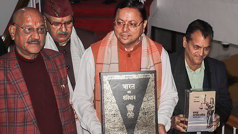 
ഭരണഘടനയുമായി മുഖ്യമന്ത്രി പുഷ്കർ സിങ് ധാമി