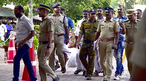ടിപി കേസ് പ്രതികളെ ഹൈക്കോടതിയിൽ ഹാജരാക്കിയപ്പോൾ