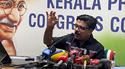 തിരുവനന്തപുരത്ത് മാത്യു കുഴല്‍നാടന്‍ മാധ്യമങ്ങളെ കാണുന്നു


