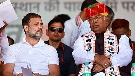 കോണ്‍ഗ്രസ് ്പ്രസിഡന്റ് മല്ലികാര്‍ജുന്‍ ഖാര്‍ഗെയും രാഹുല്‍ഗാന്ധിയും ഭാരത് ജോഡോ യാത്രയ്ക്കിടെ