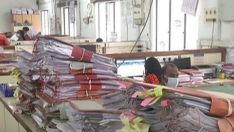 നാളെ ശമ്പളം നല്‍കാനാകുമെന്ന പ്രതീക്ഷയിലാണ് ധനവകുപ്പ്