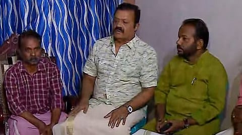 സുരേഷ് ​ഗോപി സിദ്ധാർത്ഥന്റെ അച്ഛനൊപ്പം  