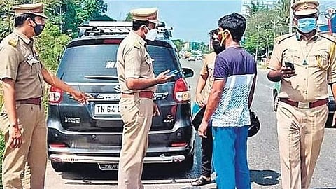 കൂടുതല്‍ പണവും സാധനങ്ങളും കൈയിലുണ്ടോ?; വാഹനങ്ങളില്‍ കര്‍ശന പരിശോധന; യാത്രക്കാര്‍ മതിയായ രേഖകള്‍ കരുതണം