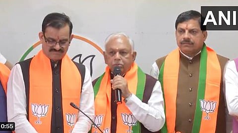 സുരേഷ് പച്ചൗരി ബിജെപിയില്‍ ചേര്‍ന്ന ശേഷം മാധ്യമങ്ങളോടു സംസാരിക്കുന്നു