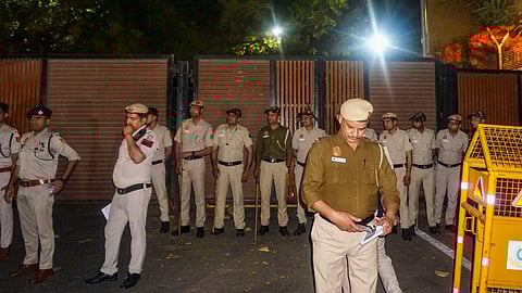 
കെജരിവാളിന്റെ വസതിക്ക് പുറത്ത് പൊലീസ് സന്നാഹം
