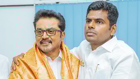 ലോക്‌സഭാ തെരഞ്ഞെടുപ്പിന് മുന്നോടിയായി തമിഴ്‌നടന്‍ ശരത് കുമാറിന്റെ  സമത്വ മക്കള്‍ പാര്‍ട്ടി ബിജെപിയില്‍ ലയിച്ചു.