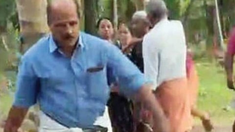 കാസര്‍കോട്ടെ ഊരുവിലക്ക്; രണ്ട് സിപിഎം പ്രവര്‍ത്തകര്‍ ഉള്‍പ്പെടെ ഒമ്പത് പേര്‍ക്കെതിരെ കേസ്