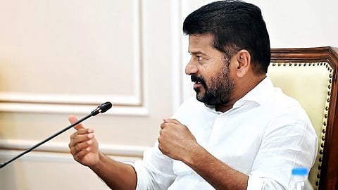 തെലങ്കാന മുഖ്യമന്ത്രി രേവന്ത് റെഡ്ഡിക്കായി ആരാധകന്‍ ക്ഷേത്രം പണിയുന്നു