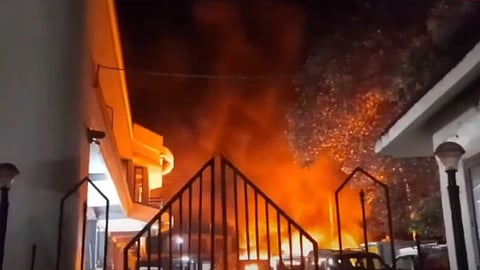 കാർ ഷോറൂമിലുണ്ടായ അ​ഗ്നിബാധ  