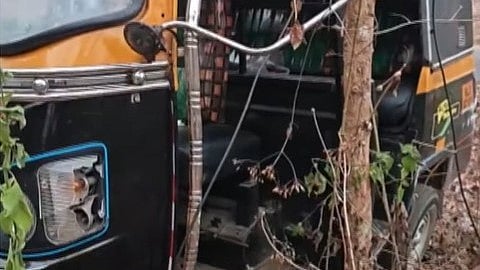 അപകടത്തിൽപ്പെട്ട ഓട്ടോറിക്ഷ 