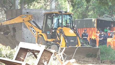 കുഴൽക്കിണറിൽ വീണയാളെ രക്ഷിക്കുന്നതിനുള്ള പ്രവർത്തനം പുരോ​ഗമിക്കുന്നു