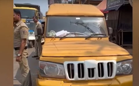 കാസര്‍കോട് ഉപ്പളയില്‍ എടിഎമ്മില്‍ നിറയ്ക്കാനായി കൊണ്ടുവന്ന പണം പട്ടാപ്പകല്‍ കവര്‍ന്നു
