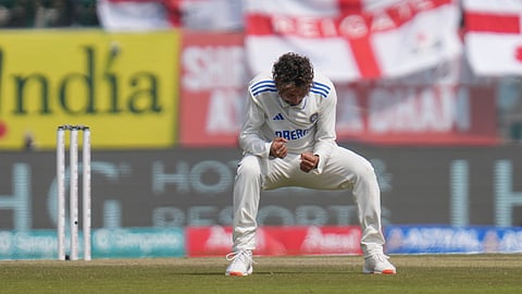 ക്രൗളിയെ വീഴ്ത്തിയ കുല്‍ദീപിന്‍റെ ആഹ്ളാദം