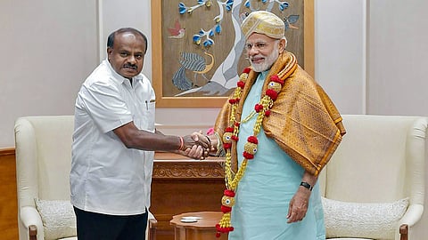 കുമാരസ്വാമി പ്രധാനമന്ത്രി മോദിക്കൊപ്പം 