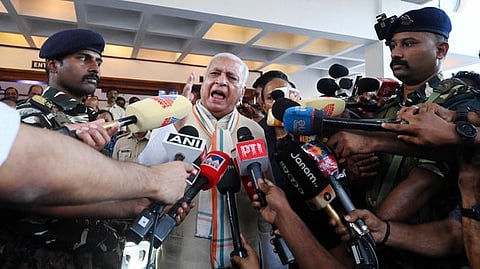 പൂക്കോട് വെറ്റിറനറി സര്‍വകലാശാലയില്‍ ദുരൂഹ സാഹചര്യത്തില്‍ മരിച്ച സിദ്ധാര്‍ഥിന്റെ വീട് സന്ദര്‍ശിച്ച് ഗവര്‍ണര്‍