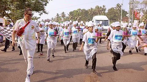 അന്താരാഷ്ട്ര വനിതാ വാരം; 'ഇൻ്റർനാഷണൽ വെയിട്രസ് റേസ്' സംഘടിപ്പിച്ചു