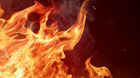  ശനിയാഴ്ച വീട്ടില്‍ ഉണ്ടായ തീപിടിത്തത്തിലാണ് ദാരുണ സംഭവം