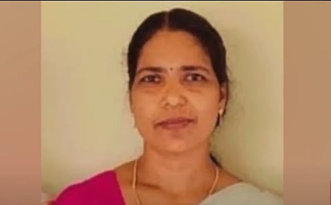 യുവാവ് പെട്രോള്‍ ഒഴിച്ച് തീ കൊളുത്തിയ സ്ത്രീ മരിച്ചു; ആക്രമണം ആസൂത്രിതമെന്ന് പൊലീസ്