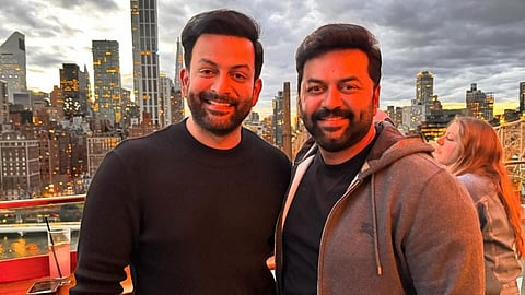 ഗോവര്‍ധനും അമേരിക്കയില്‍: ന്യൂയോര്‍ക്കില്‍ നിന്ന് പൃഥ്വിരാജിനൊപ്പമുള്ള ചിത്രങ്ങളുമായി ഇന്ദ്രജിത്ത്