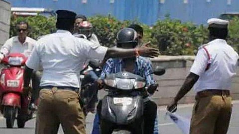 ഇരുചക്രവാഹനത്തില്‍ രണ്ടില്‍ കൂടുതല്‍ പേര്‍ യാത്ര ചെയ്താല്‍ ഡ്രൈവറുടെ ലൈസന്‍സ് റദ്ദാക്കും