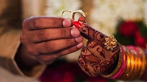 വ്യാജവിവാഹം: ഡോക്ടറില്‍ നിന്ന് പണവും ആഭരണങ്ങളും തട്ടി, പ്രതികര്‍ക്കായി തെരച്ചില്‍ 