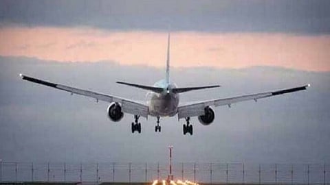 വിമാനം പുറപ്പെടാന്‍ വൈകുകയാണെങ്കില്‍ ഡിപ്പാര്‍ച്ചര്‍ ഗേറ്റ് വഴി യാത്രക്കാര്‍ക്ക് പുറത്തിറങ്ങാന്‍ അനുമതി