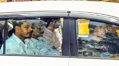 കെജരിവാളിനെ തീഹാര്‍ ജയിലിലേക്ക് കൊണ്ടുപോകുന്നു

