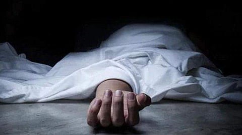 ജോലിസമ്മർദം താങ്ങാനായില്ല; ശരീരം മുഴുവൻ വൈദ്യുതക്കമ്പികൾ ചുറ്റി, യുവാവ് സ്വയം ഷോക്ക് ഏൽപ്പിച്ച് മരിച്ചു