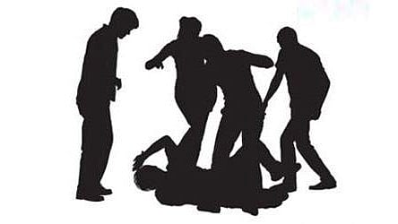 നാലഞ്ച് ഗുണ്ടകള്‍ പെട്ടെന്ന് റൂമിലേയ്ക്ക് കയറി വരികയും യാതൊരു പ്രകോപനവുമില്ലാതെ ആക്രമിച്ചത്.