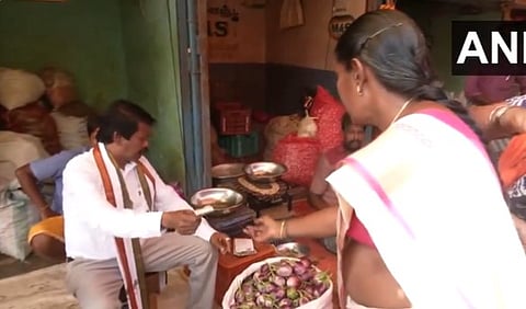 Padma Shri Awardee Who Is Selling Veggies For His Poll Campaign