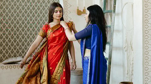 ഇറുകിയ വസ്ത്രം ധരിക്കുമ്പോൾ പ്രശ്നമുണ്ടോ; എന്താണ് സാരി കാൻസർ?