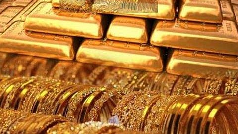 Gold prices will reach 8000 per gram in December, experts say