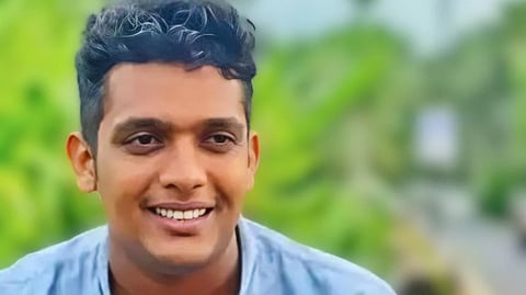 police officer died after collapsing in a bus