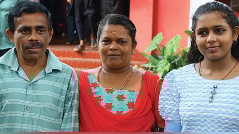 സുബ്രഹ്മണ്യനും കൃഷ്ണകുമാരിക്കുമൊപ്പം മകള്‍ അഹല്യ

