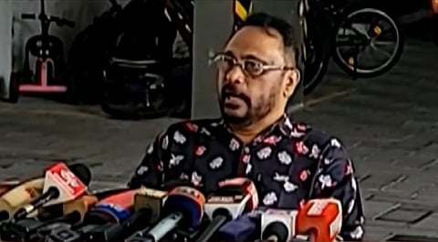 ചെറിയാന്‍ ഫിലിപ്പ് തിരുവനന്തപുരത്ത് മാധ്യമങ്ങളെ കാണുന്നു