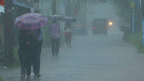 ഇന്ന് അതിശക്തമായ മഴ: രണ്ട് ജില്ലകളില്‍ ഓറഞ്ച് അലര്‍ട്ട്, എട്ടിടത്ത് യെല്ലോ മുന്നറിയിപ്പ്